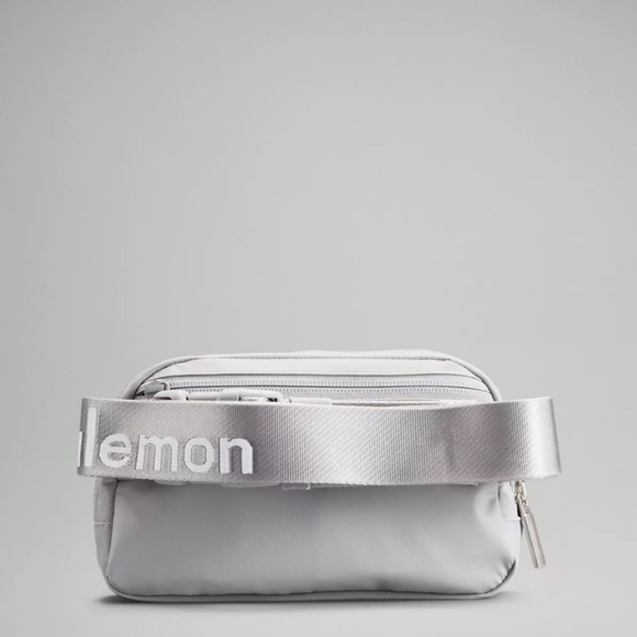 Lululemon Everywhere Belt Bag Silver Drop/white Wordmark Brand New - Picture 8 of 10